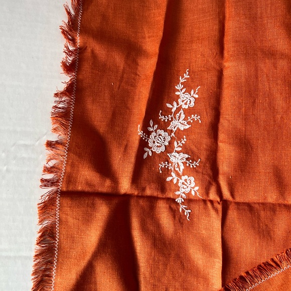 Vintage fall table runner and napkin set (7) orange\white floral embroidered - Picture 2 of 11
